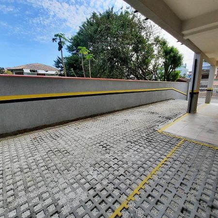 Apartamento 3 Quartos 8 Pessoas A 50 Mts Da Praia De Bombas, A 100M Da Passarela Do Ribeiro Бомбиняс Екстериор снимка